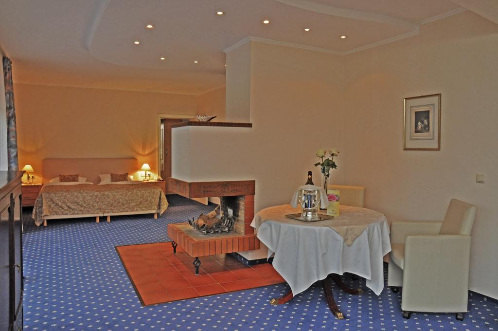 Hotel Garni Kristinenhof Бад-Цвишенан Номер фото
